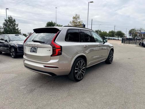 2026 Volvo XC90 B6 Ultra Dark Theme 7-Seater