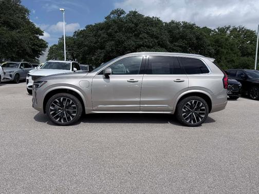 Bright 2026 Volvo XC90 Plug-In Hybrid T8 Plus 7-Seater