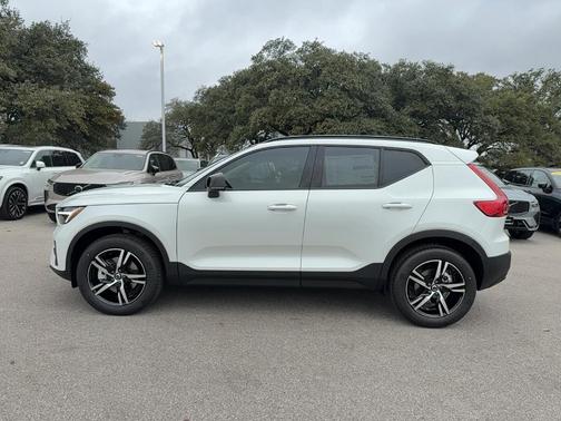 2026 Volvo XC40 B4 Core