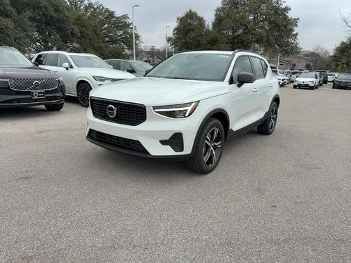 2026 Volvo XC40 B4 Core