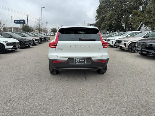 2026 Volvo XC40 B4 Core