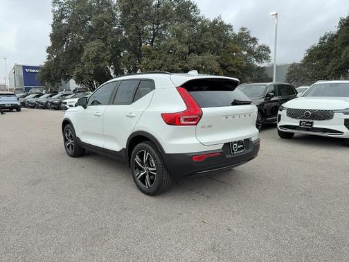 2026 Volvo XC40 B4 Core