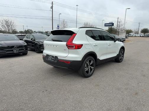 2026 Volvo XC40 B4 Core