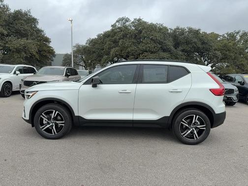 2026 Volvo XC40 B4 Core