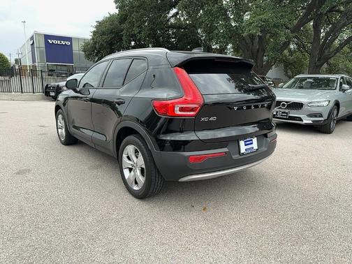 2021 Volvo XC40 T5 Momentum