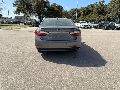 2016 Lexus ES 300h Base