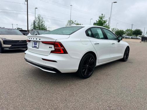 Crystal White 2023 Volvo S60 B5 Plus Black Edition