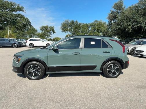 2023 Kia Niro SX