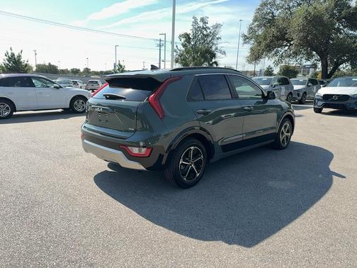 2023 Kia Niro SX