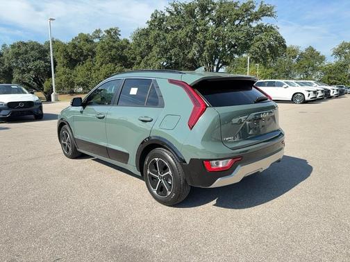 2023 Kia Niro SX