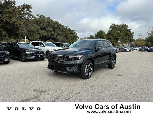 Onyx Black 2025 Volvo XC40 B5 Plus Bright Theme