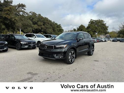 2025 Volvo XC40 B5 Plus Bright Theme