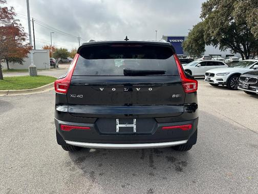 2025 Volvo XC40 B5 Plus Bright Theme