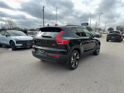 2026 Volvo XC40 B5 Ultra