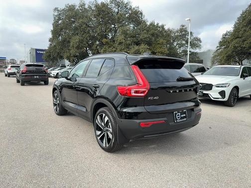 2026 Volvo XC40 B5 Ultra