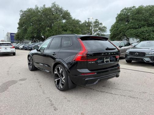 Onyx Black 2026 Volvo XC60 B5 Ultra