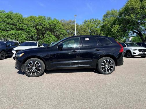 Onyx Black 2023 Volvo XC60 B5 Plus Dark Theme