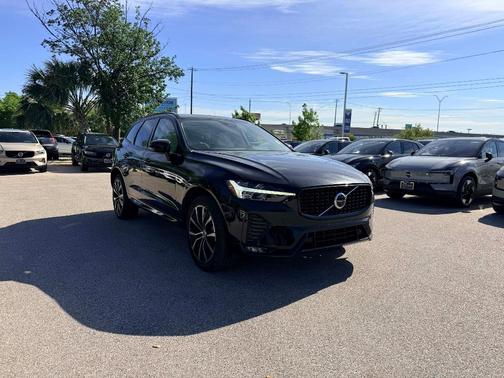 2023 Volvo XC60 B5 Plus Dark Theme