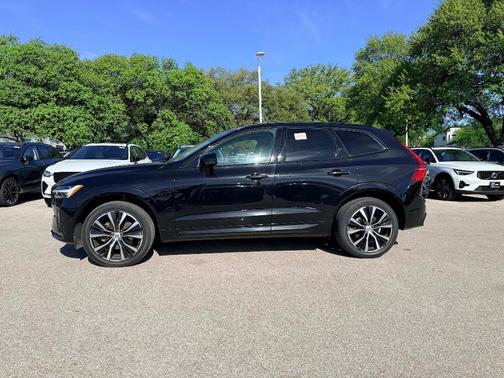 2023 Volvo XC60 B5 Plus Dark Theme
