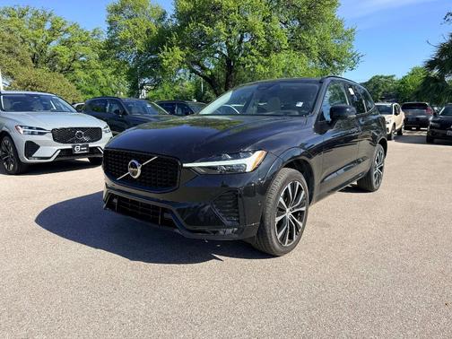 2023 Volvo XC60 B5 Plus Dark Theme