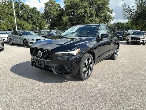 2025 Volvo XC60 Plug-In Hybrid T8 Plus