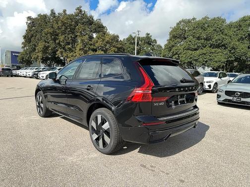 2025 Volvo XC60 Plug-In Hybrid T8 Plus