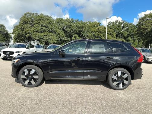 2025 Volvo XC60 Plug-In Hybrid T8 Plus