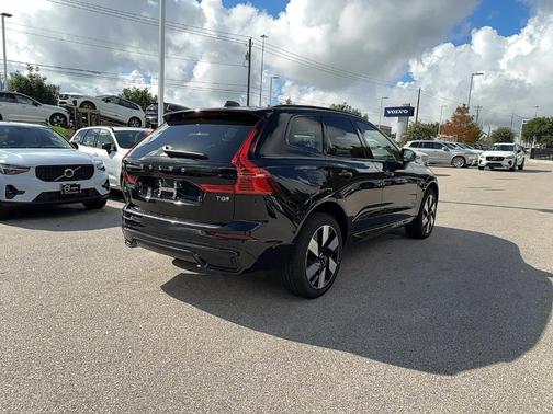 2025 Volvo XC60 Plug-In Hybrid T8 Plus