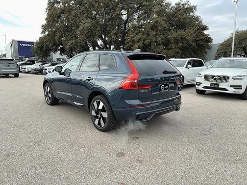 2025 Volvo XC60 Plug-In Hybrid T8 Plus