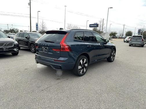 2025 Volvo XC60 Plug-In Hybrid T8 Plus