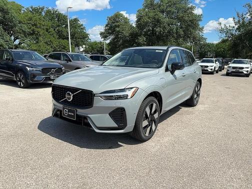 2025 Volvo XC60 Plug-In Hybrid T8 Plus