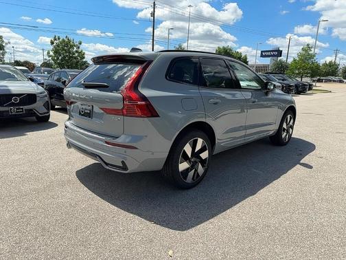 2025 Volvo XC60 Plug-In Hybrid T8 Plus