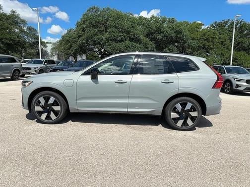 2025 Volvo XC60 Plug-In Hybrid T8 Plus