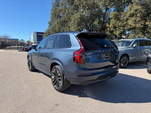 2026 Volvo XC90 B6 Ultra Dark Theme 7-Seater