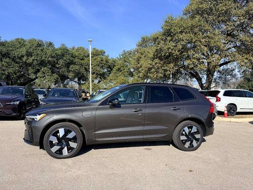 2024 Volvo XC60 Recharge Plug-In Hybrid T8 Plus Dark Theme