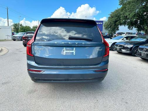 2026 Volvo XC90 B6 Ultra Dark Theme 7-Seater