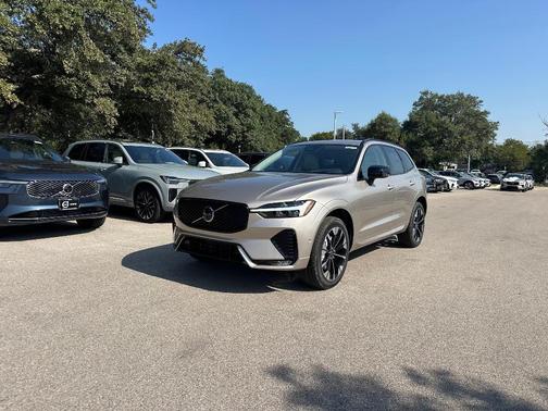 Bright 2026 Volvo XC60 B5 Ultra