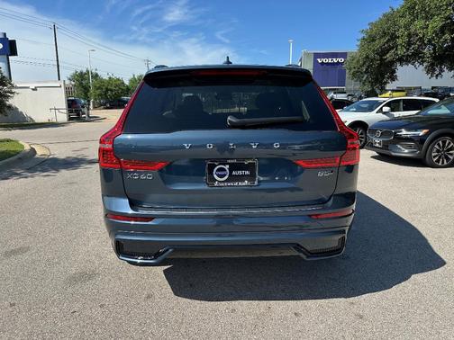 2025 Volvo XC60 B5 Plus