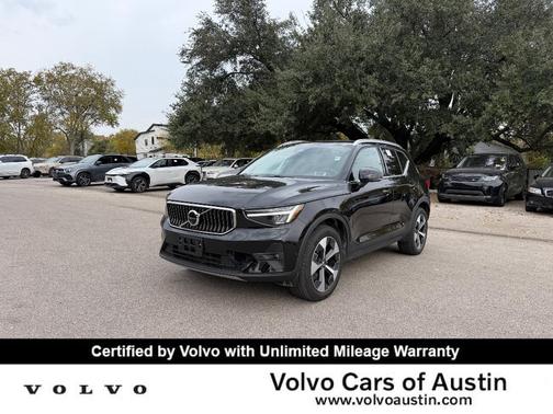 2025 Volvo XC40 B5 Plus Bright Theme