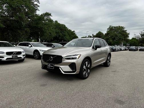 2025 Volvo XC60 Plug-In Hybrid T8 Plus
