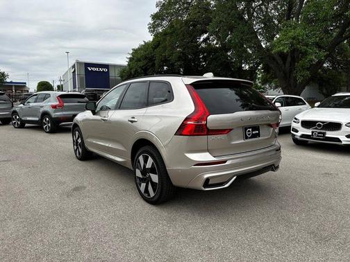 2025 Volvo XC60 Plug-In Hybrid T8 Plus