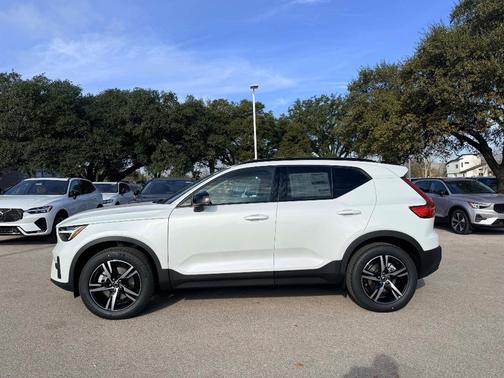 2026 Volvo XC40 B5 Core