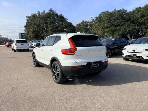 2026 Volvo XC40 B5 Core