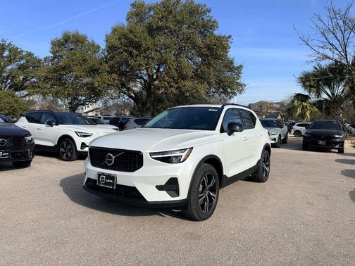 2026 Volvo XC40 B5 Core