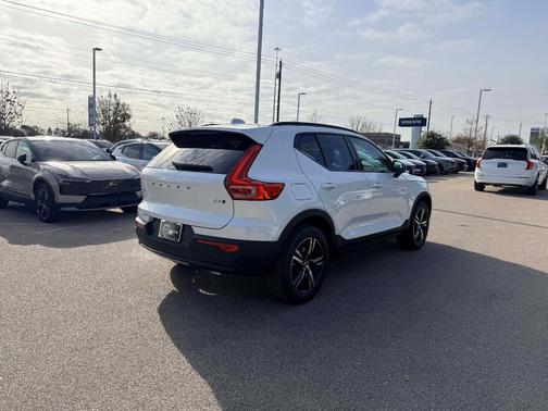 2026 Volvo XC40 B5 Core
