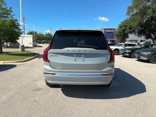 2025 Volvo XC90 Plug-In Hybrid T8 Ultra 7-Seater