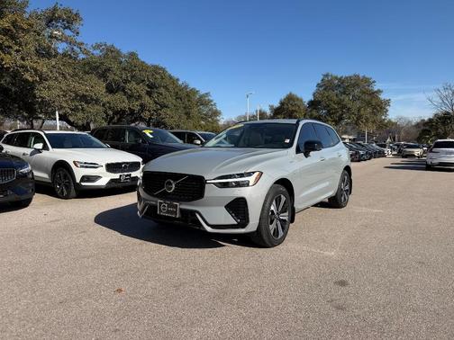 Vapour Grey 2025 Volvo XC60 Plug-In Hybrid T8 Core