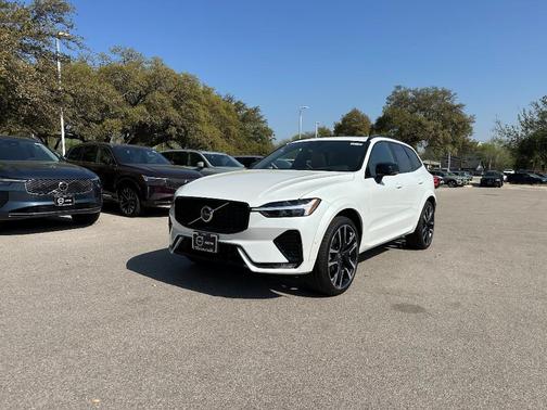 2025 Volvo XC60 B5 Ultra