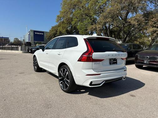 2025 Volvo XC60 B5 Ultra