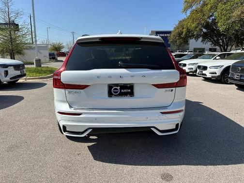 2025 Volvo XC60 B5 Ultra